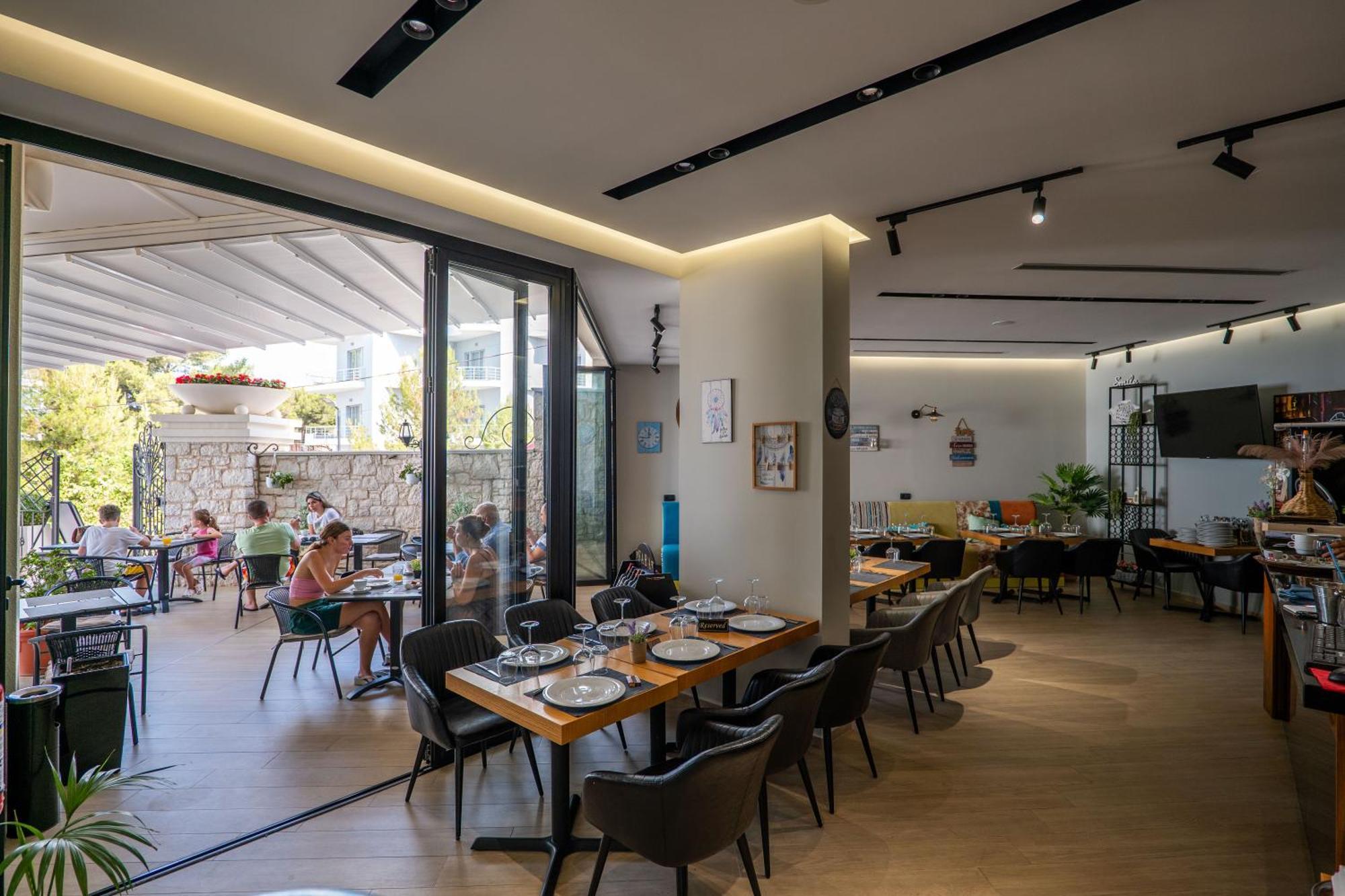 Ami Mar Hotel Sarande Exterior photo