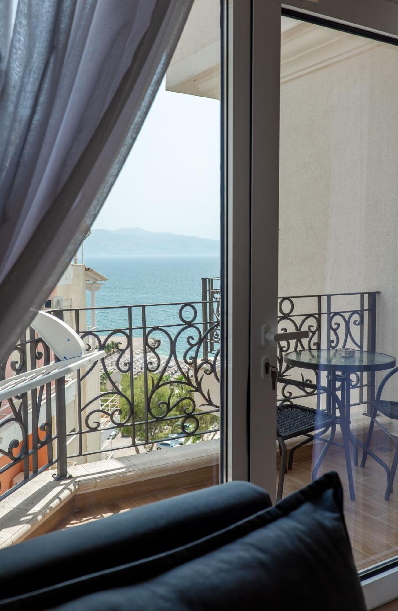Ami Mar Hotel Sarande Exterior photo